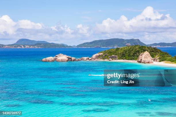 aharen  beach from above angle in tokashiki islands, okinawa, japan - beach tropical deserted blue sky stock-fotos und bilder