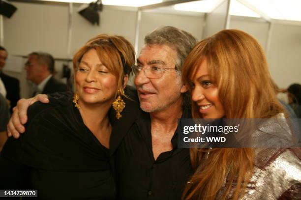 1,610 Roberto Cavalli Spring 2004 Stock Photos, High-Res Pictures, and ...