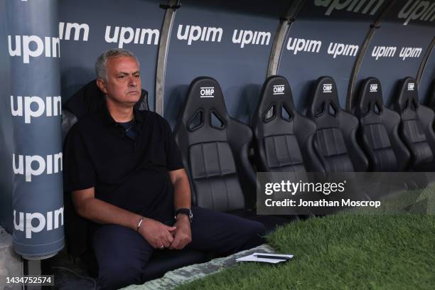 Jose Mourinho Head coach of AS Roma looks on from the bench prior to kick off in the Serie A match between UC Sampdoria and AS Roma at Stadio Luigi...