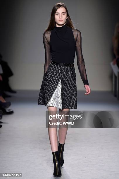 Model on the runway at Roland Mouret's fall 2015 show at The Westin Paris - Vendôme.