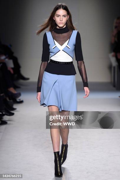 Model on the runway at Roland Mouret's fall 2015 show at The Westin Paris - Vendôme.