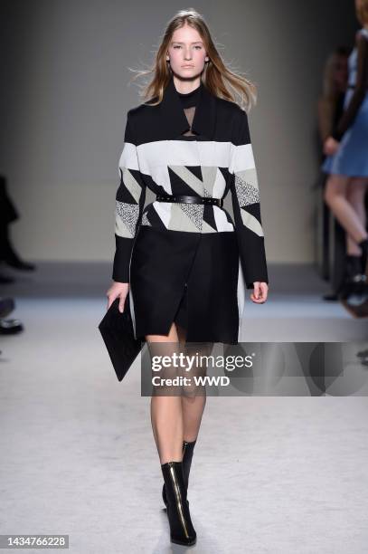 Model on the runway at Roland Mouret's fall 2015 show at The Westin Paris - Vendôme.