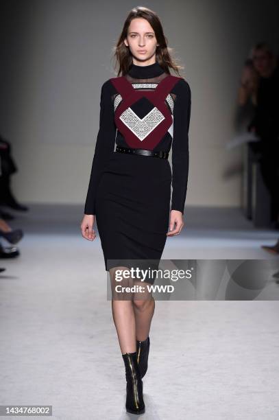 Model on the runway at Roland Mouret's fall 2015 show at The Westin Paris - Vendôme.