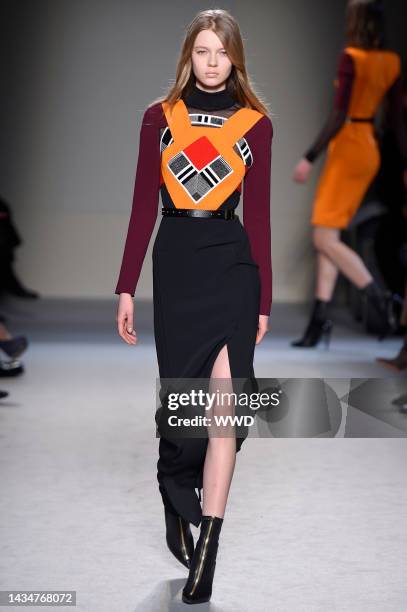 Model on the runway at Roland Mouret's fall 2015 show at The Westin Paris - Vendôme.