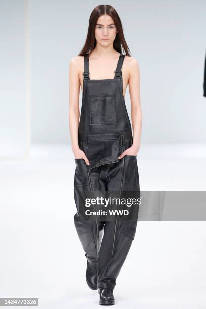 Model on the runway at Chalayan fall 2015 show at École nationale supérieure des Beaux-Arts.