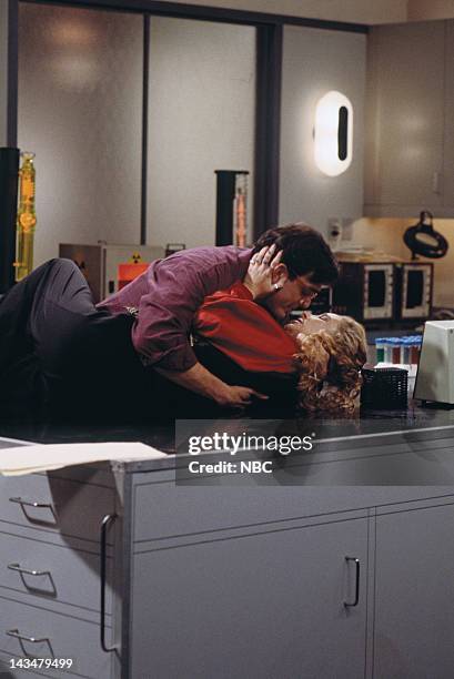 The One With the Monkey" Episode 10 -- Pictured: Hank Azaria as David, Lisa Kudrow as Phoebe Buffay