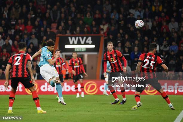 Che Adams of Southampton scores their side's first goal during the Premier League match between AFC Bournemouth and Southampton FC at Vitality...