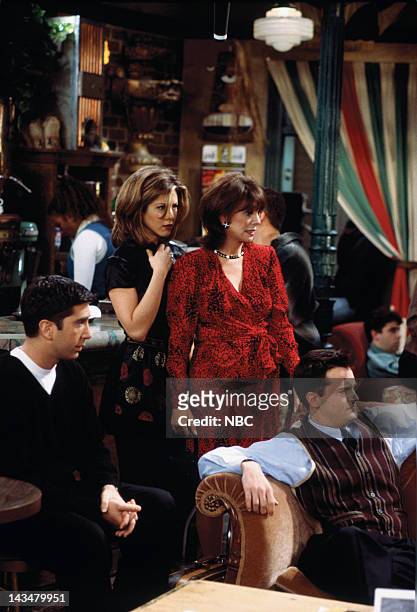 The One with the Lesbian Wedding" Episode 11 -- Pictured: David Schwimmer as Ross Geller, Jennifer Aniston as Rachel Green, Marlo Thomas as Sandra...