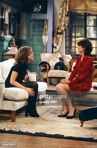 The One with the Lesbian Wedding" Episode 11 -- Air Date -- Pictured: Jennifer Aniston as Rachel Green, Marlo Thomas as Sandra Green