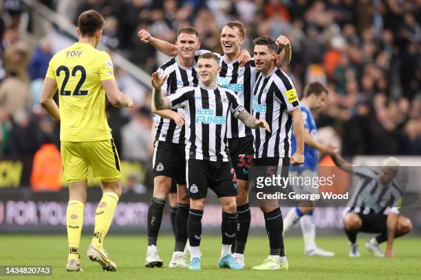 Nick Pope joins in with the celebrations as team mates Sven Botman, Kieran Trippier, Dan Burn and Fabian Schar celebrates their side's win after the...