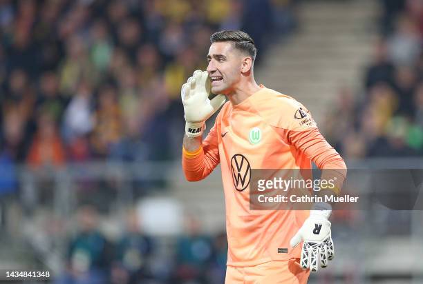 Koen Casteels, goalkeeper of VfL Wolfsburg reacts during the DFB Cup second round match between Eintracht Braunschweig and VfL Wolfsburg at Eintracht...