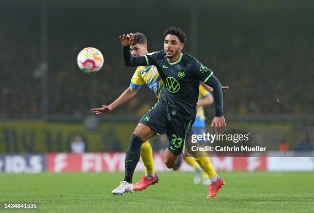 Omar Marmoush of VfL Wolfsburg is challenged by Danilo Wiebe of Eintracht Braunschweig during the DFB Cup second round match between Eintracht...