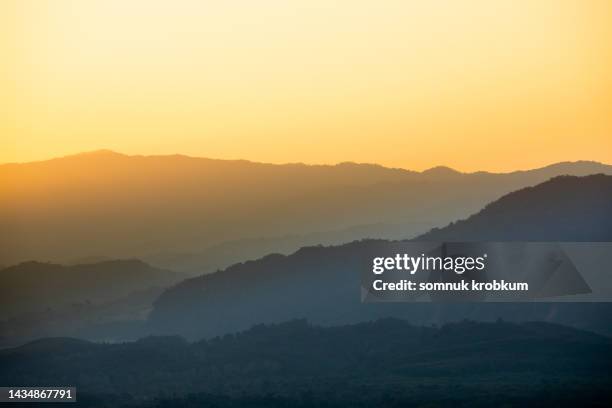 mountain range in sunset time - zeitstrahl stock-fotos und bilder