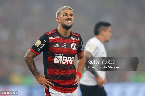 Giorgian de Arrascaeta of Flamengo reacts during the second leg match of the final of Copa do Brasil 2022 between Flamengo and Corinthians at...