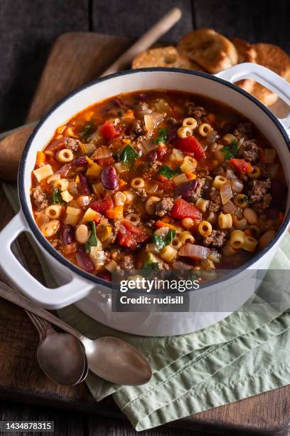 pasta de sopa fagioli - fagioli cannellini fotografías e imágenes de stock