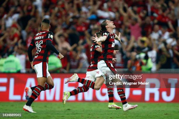 Filipe Luís of Flamengo and teammates celebrate winning the shootout after the second leg match of the final of Copa do Brasil 2022 between Flamengo...