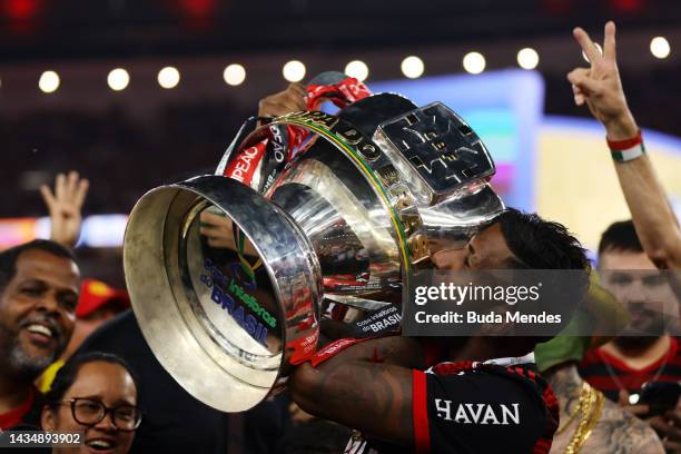 Rodinei of Flamengo celebrates with the trophy after winning the second leg match of the final of Copa do Brasil 2022 between Flamengo and...