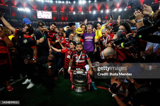 Gabriel Barbosa of Flamengo celebrates with the trophy after winning the second leg match of the final of Copa do Brasil 2022 between Flamengo and...