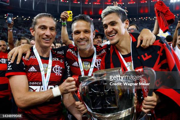 Filipe Luis, Diego and Pedro of Flamengo hold the trophy after winning the second leg match of the final of Copa do Brasil 2022 between Flamengo and...