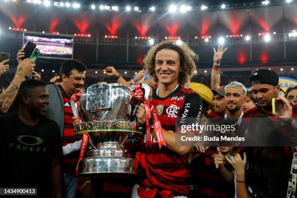 David Luiz of Flamengo poses with the trophy after winning the second leg match of the final of Copa do Brasil 2022 between Flamengo and Corinthians...