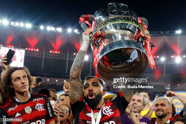 Gabriel Barbosa of Flamengo lifts the trophy after winning the second leg match of the final of Copa do Brasil 2022 between Flamengo and Corinthians...