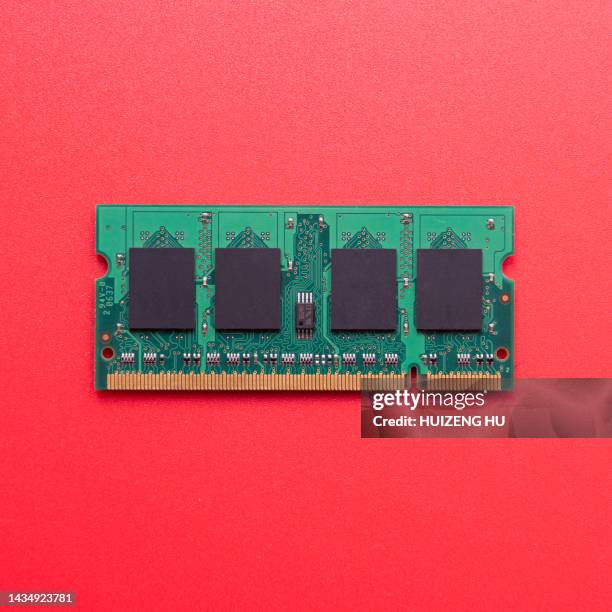 computer ram chip; random access memory chip - ram fotografías e imágenes de stock