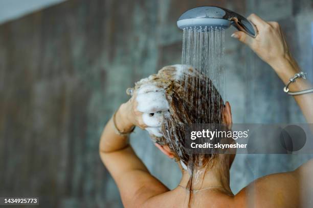 washing hair with shampoo! - men taking a shower stockfoto's en -beelden