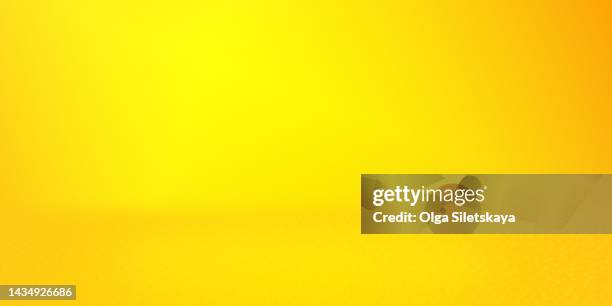 studio backgrounds - sfondo giallo foto e immagini stock