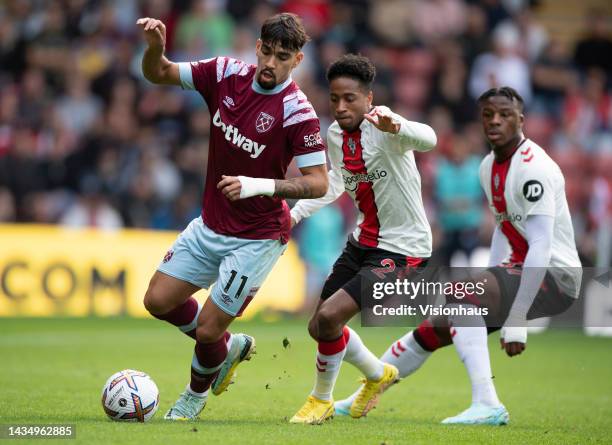 De Lima Lucas Paqueta of West Ham United and Kyle Walker-Peters of Southampton during the Premier League match between Southampton FC and West Ham...