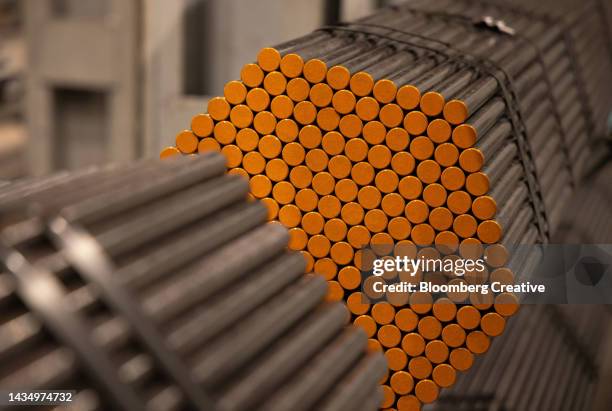 steel rods at a factory - eisenerz stock-fotos und bilder
