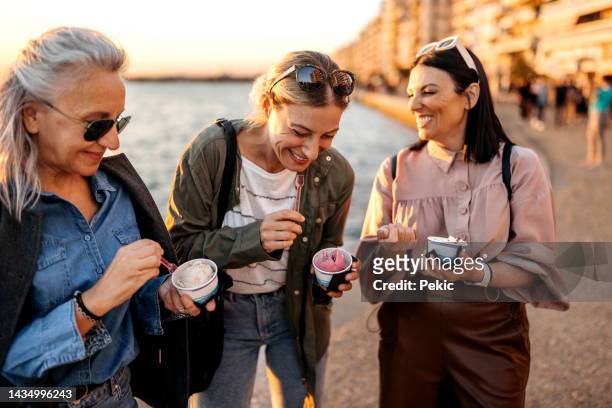 ice cream! - small group of people stock-fotos und bilder