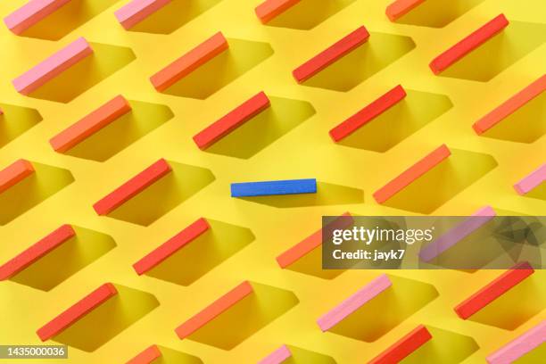 wooden blocks - contraste imagens e fotografias de stock