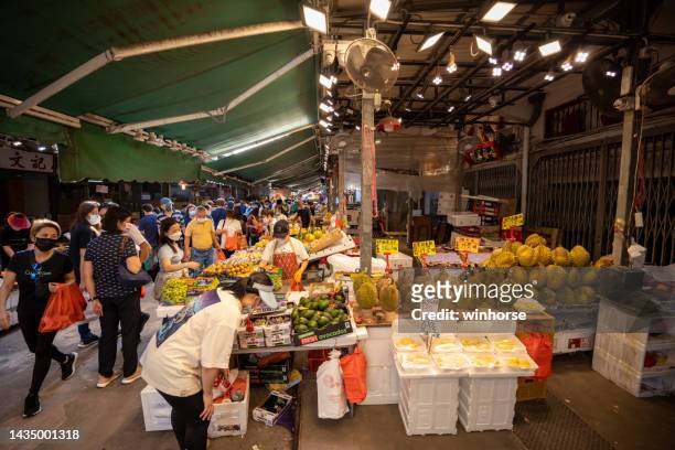 yau ma tei mercado de frutas em kowloon, hong kong - durian - fotografias e filmes do acervo