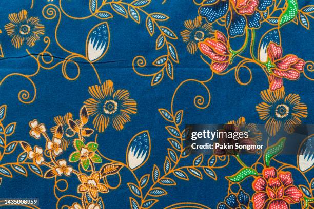 full frame thai silk traditional motif textile and texture background. - batik 個照片及圖片檔