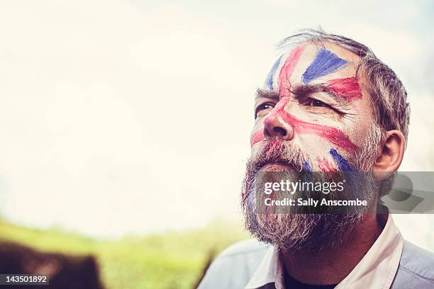 man with his face painted - old uk flag stockfoto's en -beelden