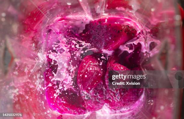 dragon fruit pitaya under high speed blending synced in high speed photography - mixer stock-fotos und bilder