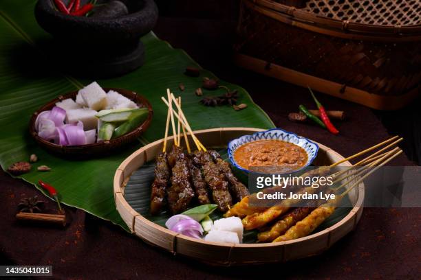 malaysian and indonesian street food "satay". - chicken skewers stockfoto's en -beelden