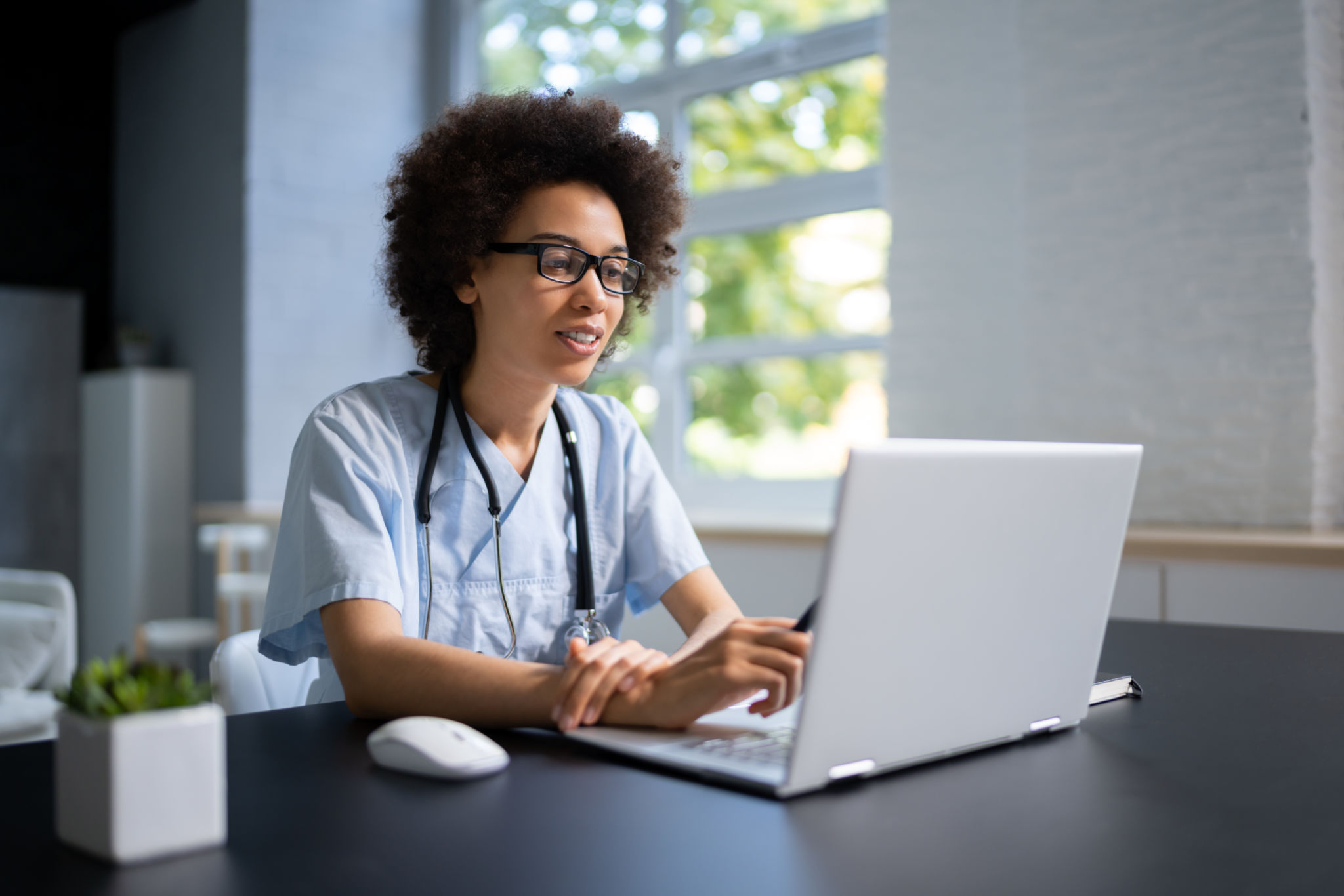 nurse studying online
