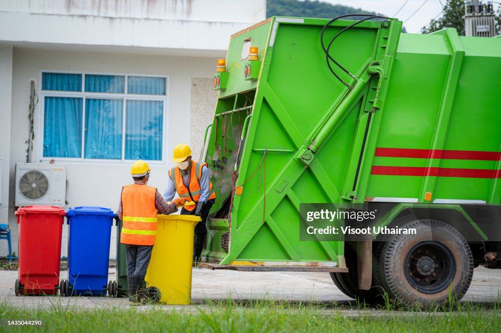 Garbage Man Machine Garbage Man At Work High-Res Stock Photo - Getty Images
