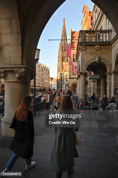 prinzipalmarkt with lambertikirche in münster, westphalia, germany - minster stock pictures, royalty-free photos & images