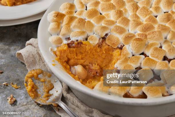 sweet potato casserole with marshmallows - casserole imagens e fotografias de stock