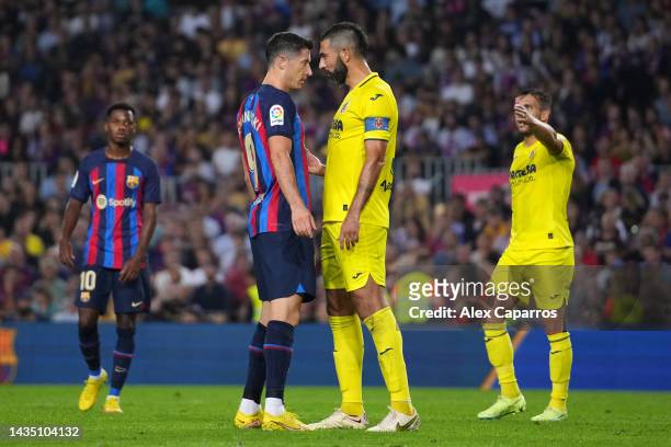 Robert Lewandowski of FC Barcelona clashes with Raul Albiol of Villarreal CF during the LaLiga Santander match between FC Barcelona and Villarreal CF...