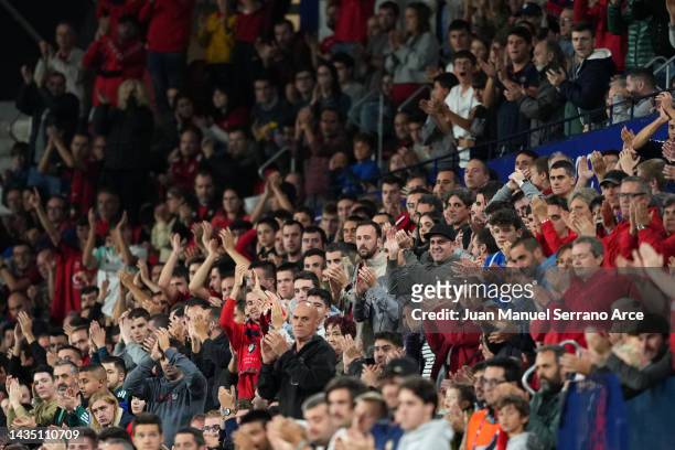Osasuna fans applaud during the LaLiga Santander match between CA Osasuna and RCD Espanyol at El Sadar Stadium on October 20, 2022 in Pamplona, Spain.
