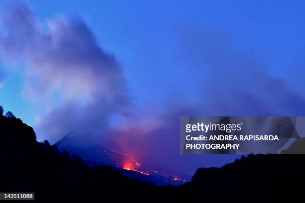 eruzione dell'etna - eruzione stock pictures, royalty-free photos & images