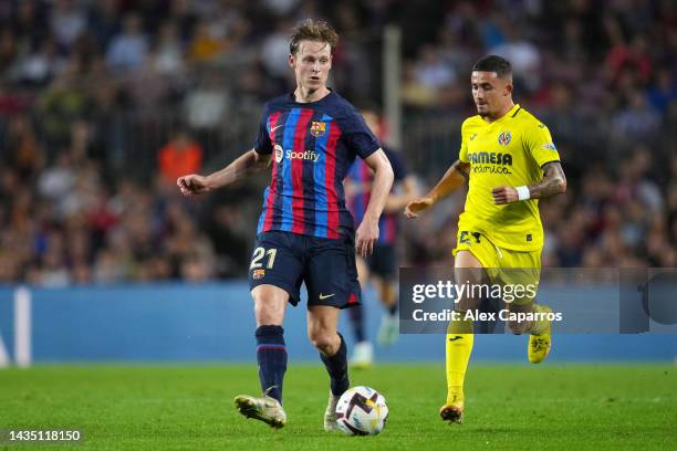Frenkie de Jong of Barcelona passes the ball during the LaLiga Santander match between FC Barcelona and Villarreal CF at Spotify Camp Nou on October...