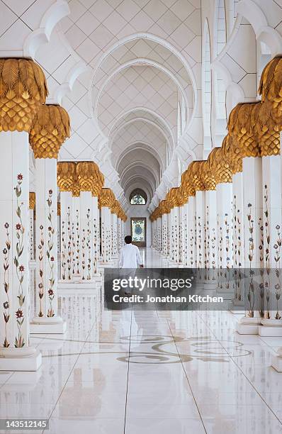 the sheikh zayed grand mosque 6 - abu dhabi people stock pictures, royalty-free photos & images