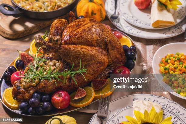 stuffed turkey for thanksgiving holidays - fylld kalkon bildbanksfoton och bilder