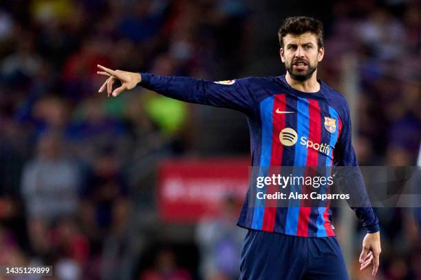 Gerard Pique of FC Barcelona gives instructions during the LaLiga Santander match between FC Barcelona and Villarreal CF at Spotify Camp Nou on...