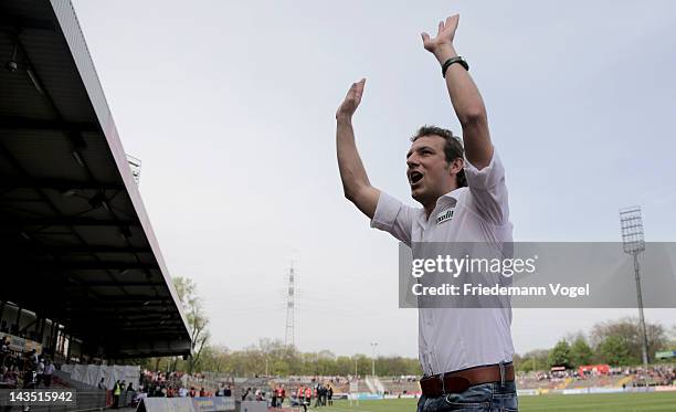 Head coach Markus Weinzierl of Regensburg celebrates after winning the Third League match between RW Oberhausen and Jahn Regensburg at the...