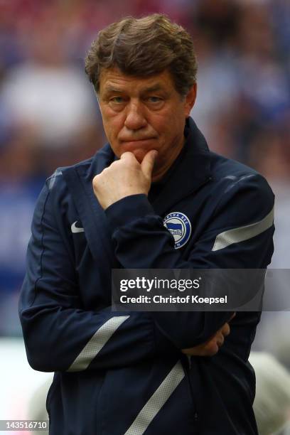 Head coach Otto Rehhagel of Berlin looks dejected during the Bundesliga match between FC Schalke 04 and Hertha BSC Berlin at Veltins Arena on April...